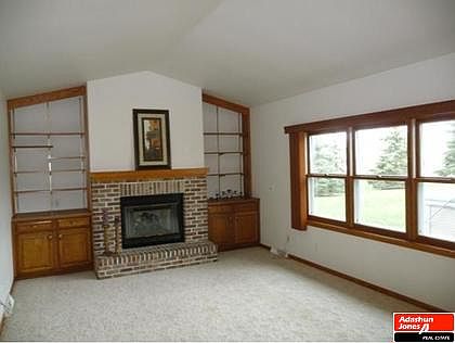 2nd image of 555 Mustang Ln