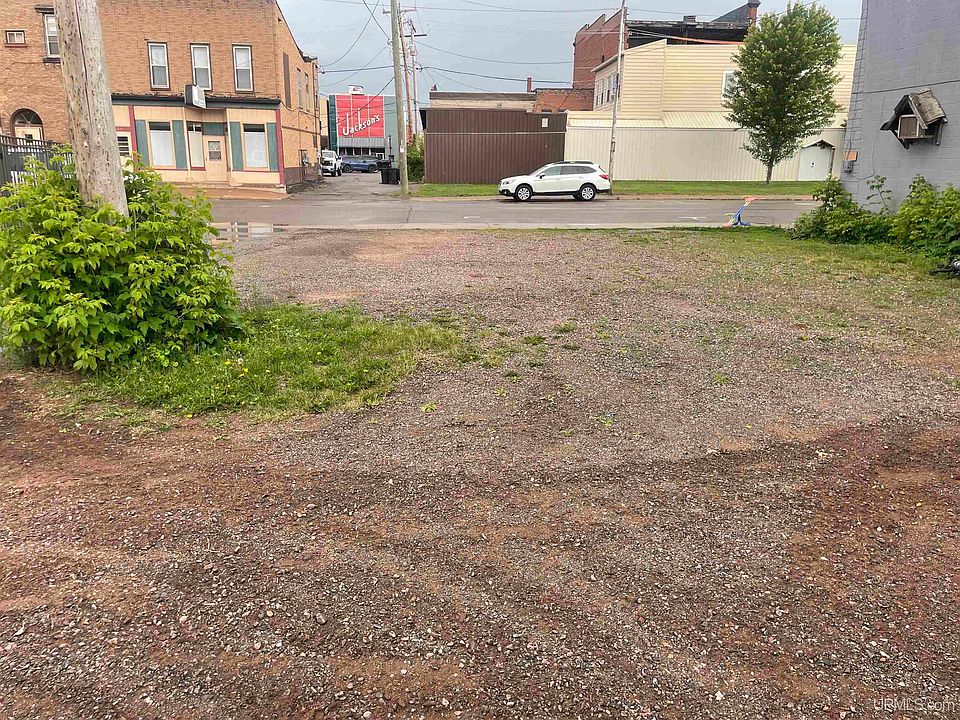 2nd image of 209 S 1st St