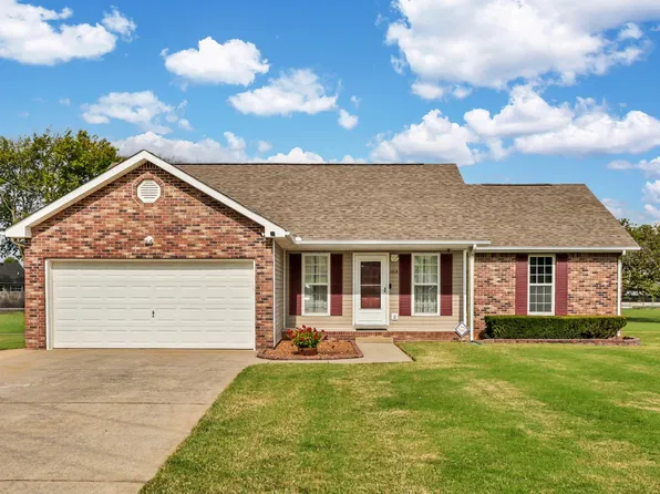 1404 Elliott Ct, Clarksville, TN 37042