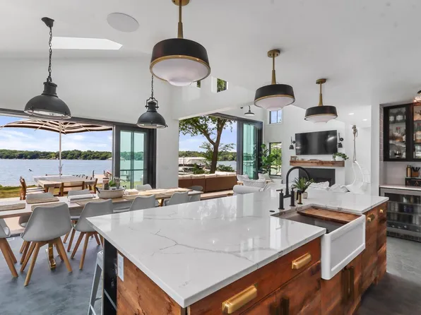 N7951 Surfwood DRIVE, Elkhorn, WI 53121