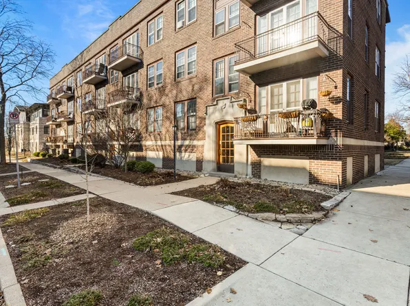 307 N Prairie St APT 3, Champaign, IL 61820