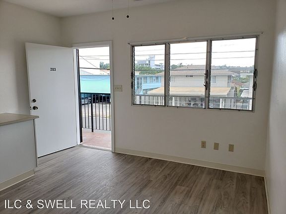 2nd image of 2856 Winam Ave #203