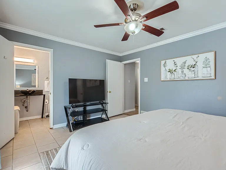 1308 Ashbury Dr — Photo 7