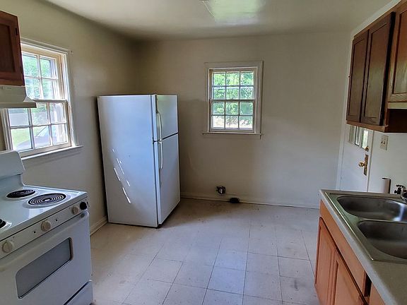 2nd image of 4404 Trinity Ave #B
