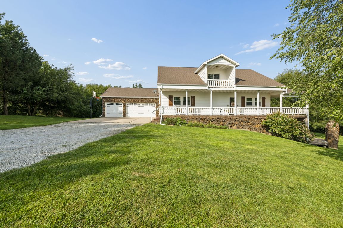 29201 S Golden Pond Rd_001.jpg