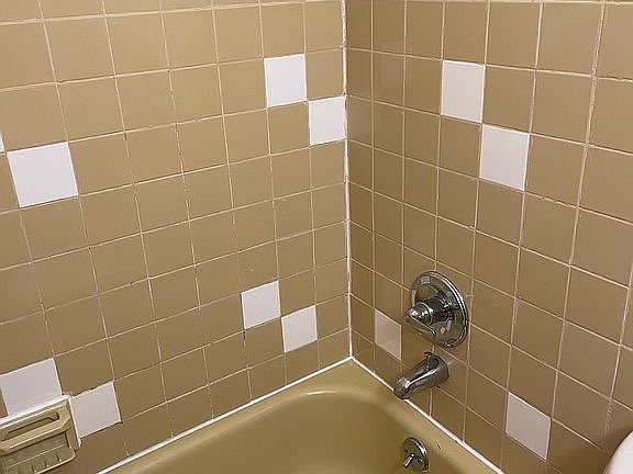 5th image of 4309 54th St APT 3R