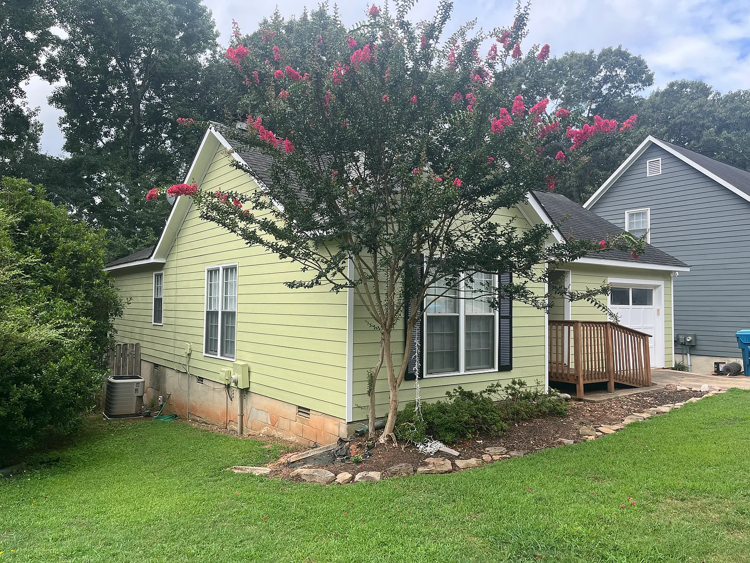 3 bed, 1200 sqft, $1,800 — Photo 2