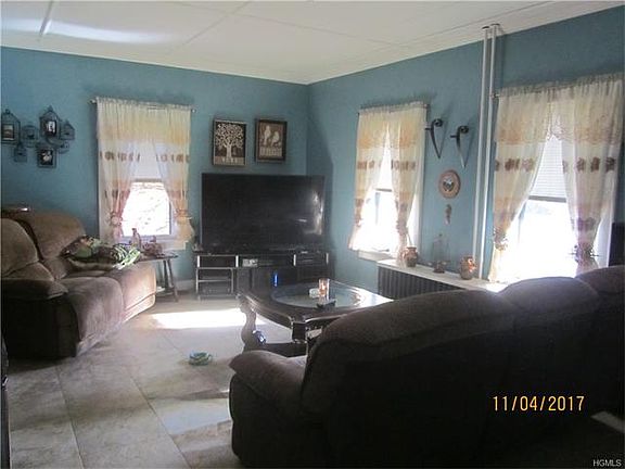 2nd image of 13 Edward St