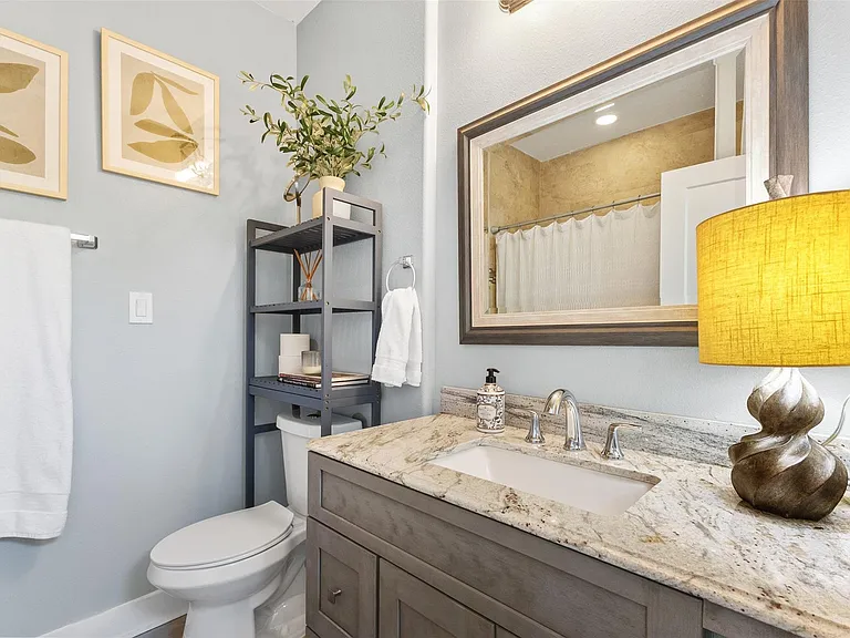 410 Peach St — Photo 24