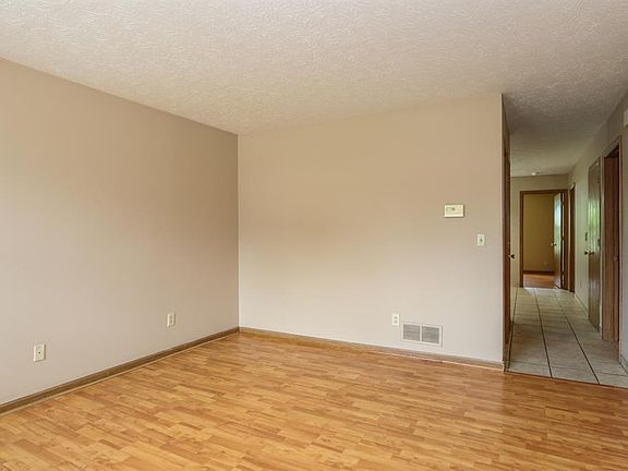 4th image of 976 Pom Ct APT A