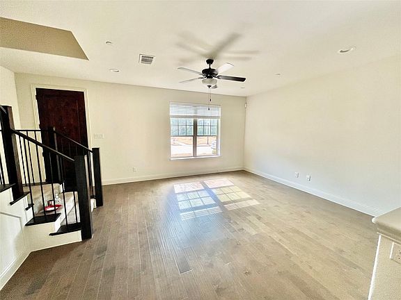 4th image of 2328 Jameson Ln