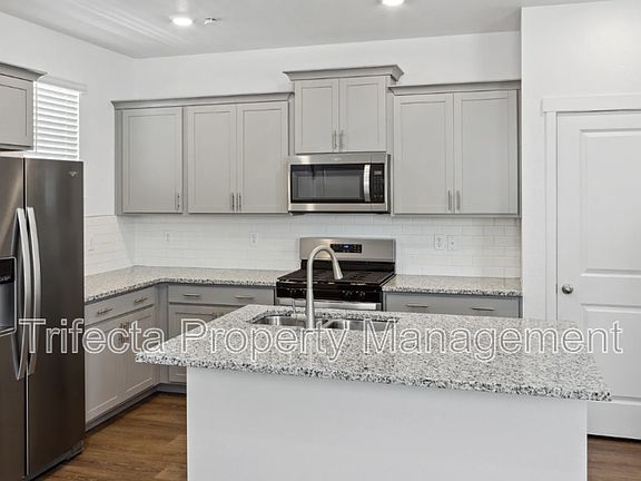 4th image of 628 Thoroughbred Ln