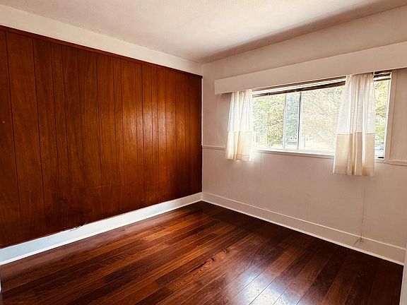 3rd image of 2561 McGill St
