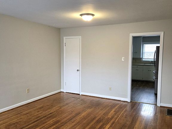 3rd image of 401 Springhill Dr