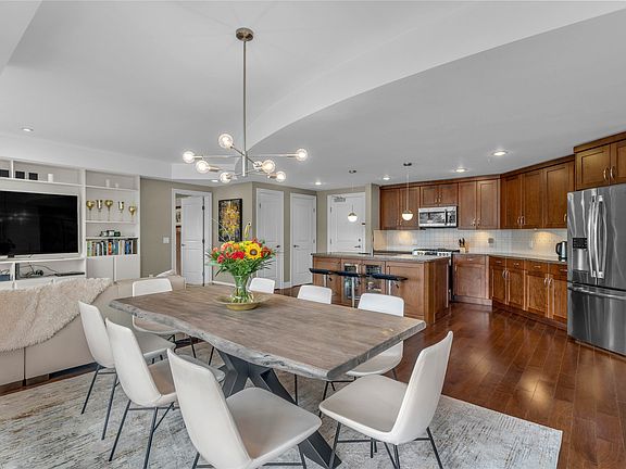 3rd image of 580 Sarsons Rd Unit 317