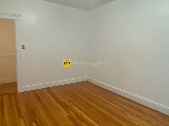 5th image of 39 Glenville Ave APT 10