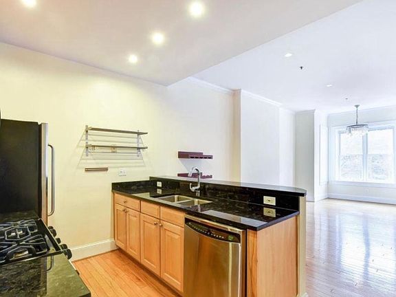 3rd image of 1425 21st St NW APT 101