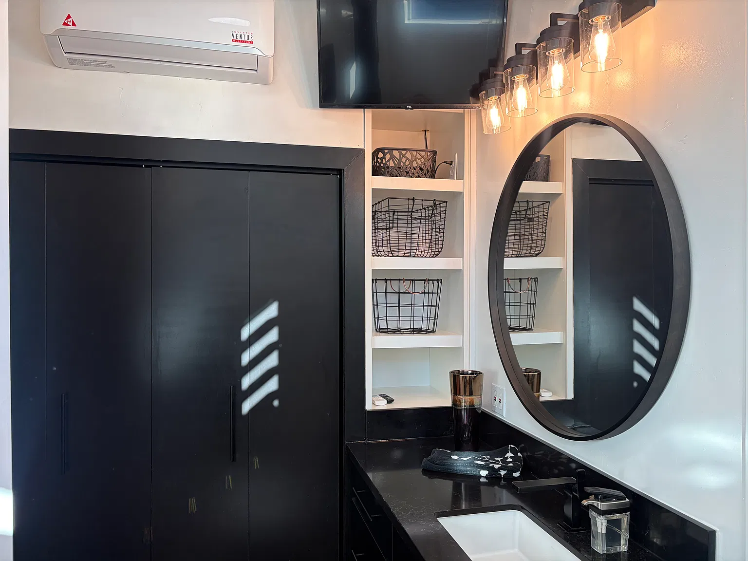 Studio, 350 sqft, $1,899 — Photo 4