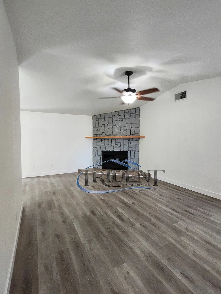 3 bed, 1249 sqft, $2,500 — Photo 2