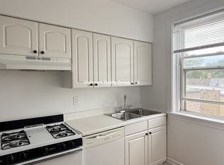 3052 W Berteau Ave #3B, Chicago, IL 60618