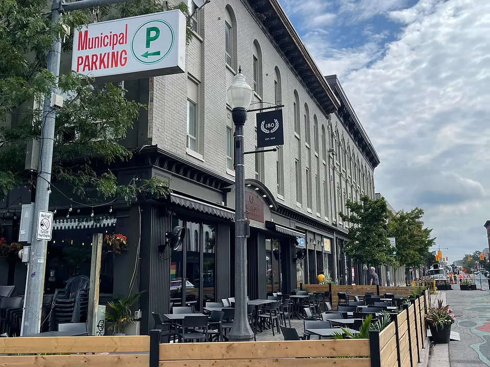 174.5 Hunter St W #9