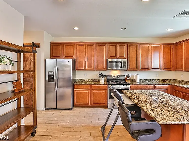 6401 Kellyville Dr — Photo 2