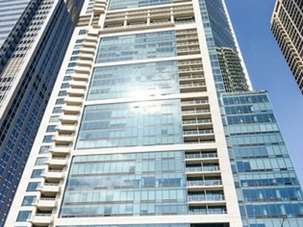 340 E Randolph St APT 906, Chicago, IL 60601