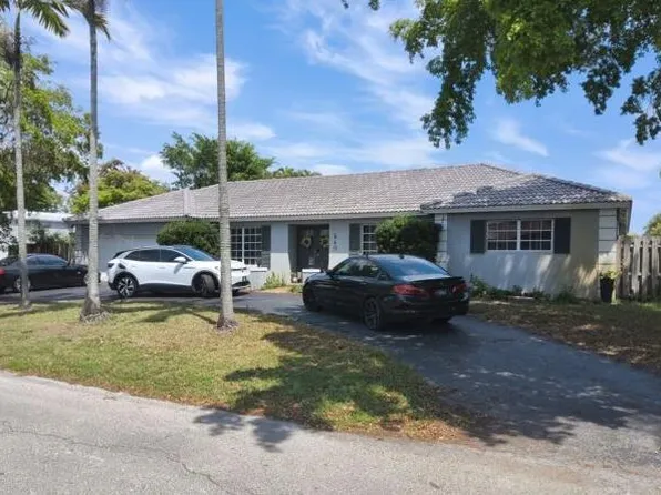 560 S LAKE DASHA Drive, Plantation, FL 33324