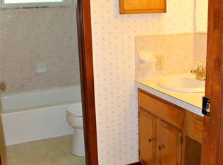 70 Lakeview Dr, Thornville, OH 43076