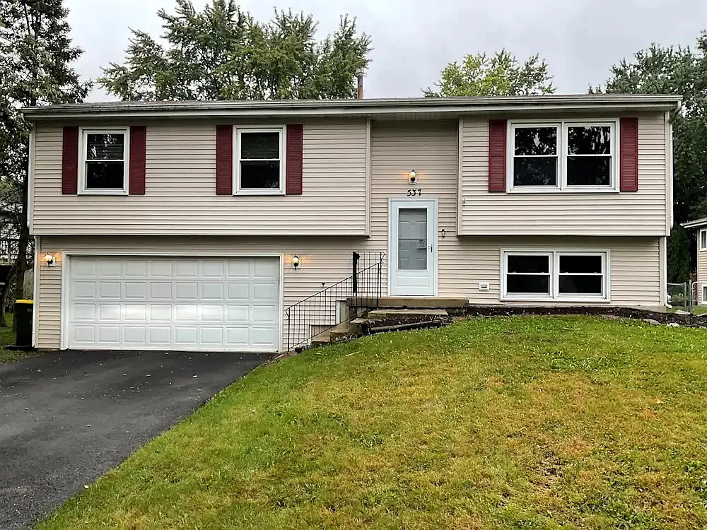 3 bed, 1714 sqft, $1,300 — Photo 1
