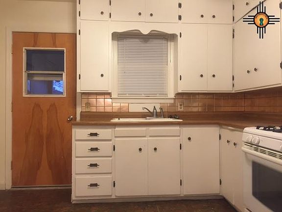 5th image of 212 W Plains Ave