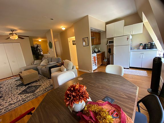 2nd image of 437 W Saint James Pl APT 3