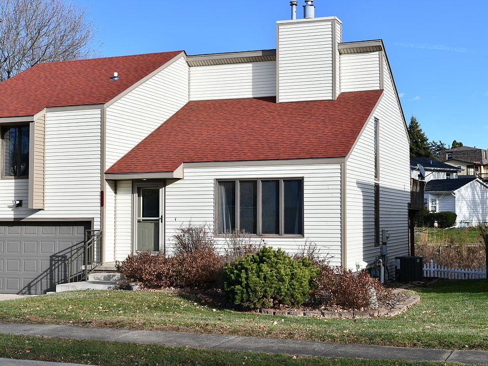 Front view with new 2021 roof and sidling.
