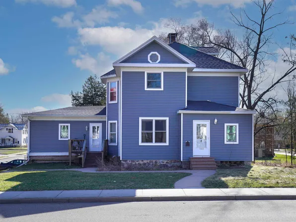 503 S Main St, Waupaca, WI 54981