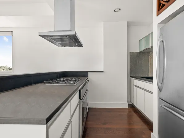 44-27 Purves Street image 5 of 10