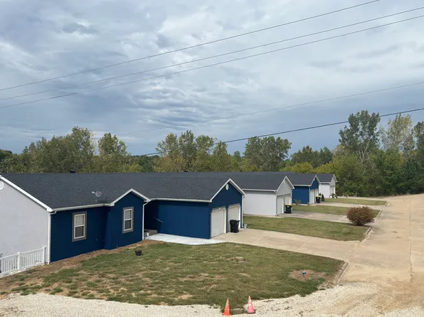 1406 Windcrest Ct, Holts Summit, MO 65043