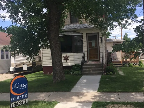 311 8th St NE, Devils Lake, ND 58301