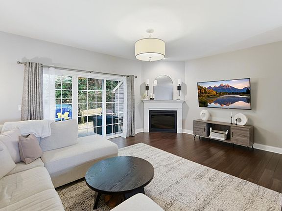 2nd image of 5322 Reserve Cir