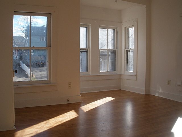 Building Photo 4