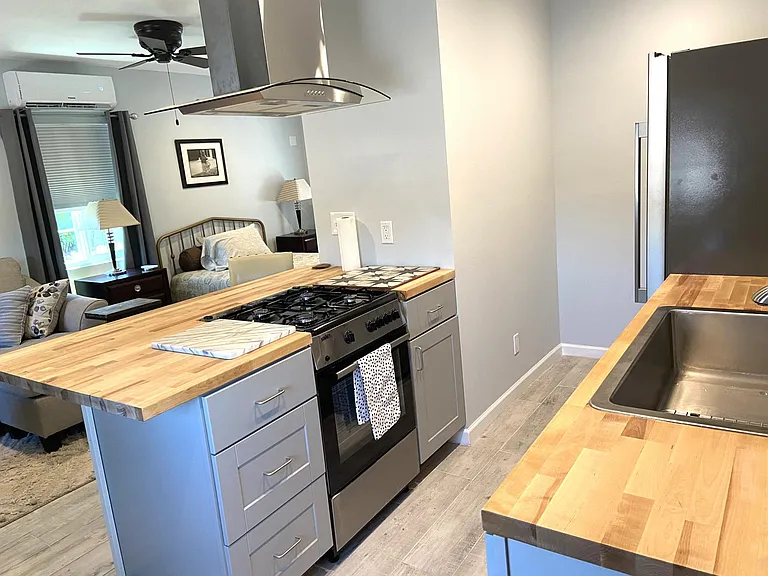 318 E Alvarado Rd — Photo 5