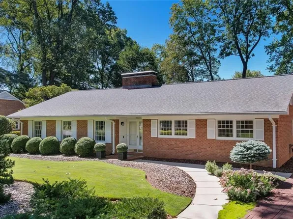 2909 Northampton Dr, Greensboro, NC 27408