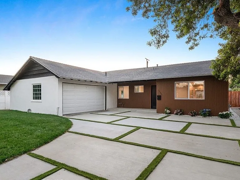 23357 Bassett St — Photo 5