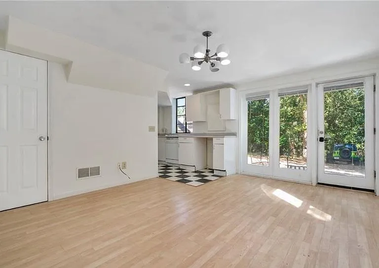 Unfurnished Living Room