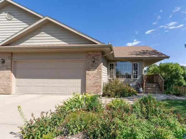 1206 E 63rd St, Sioux Falls, SD 57108