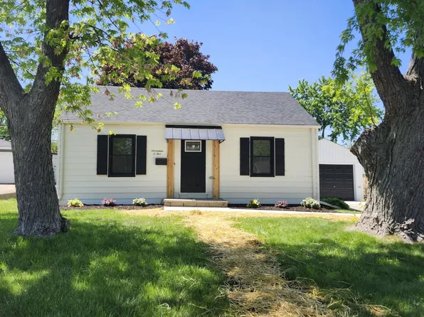 1705 Kelly Ave, Crest Hill, IL 60403