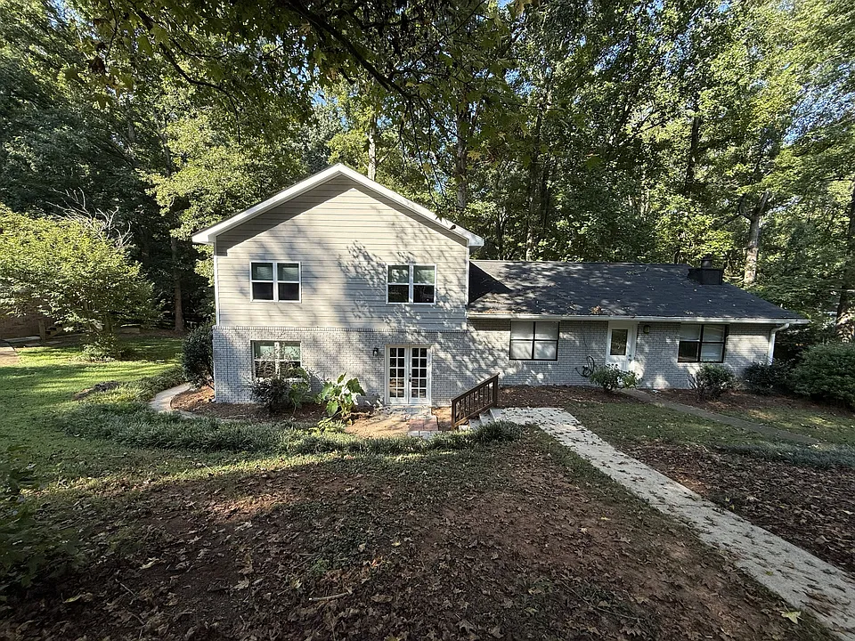 1021 Sourwood Ct