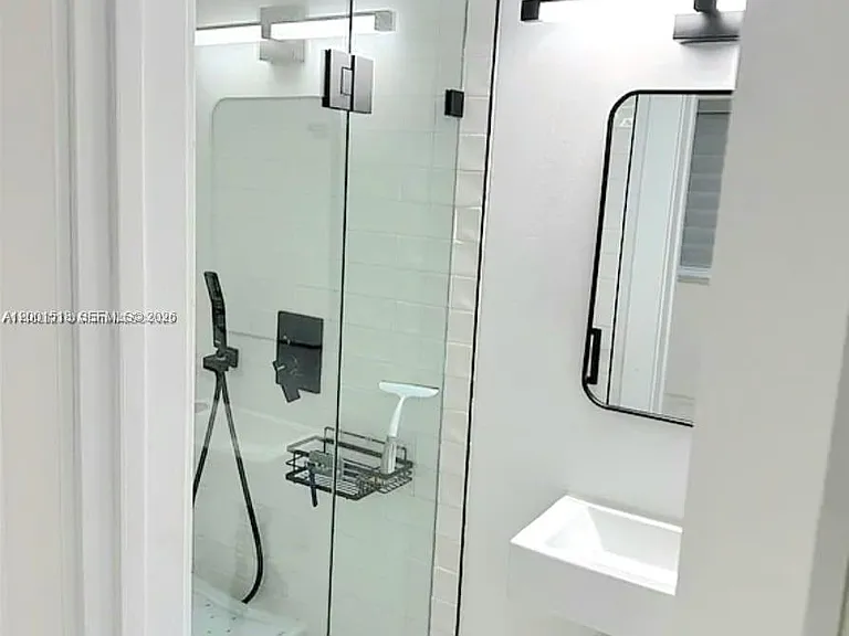 817 W 39th St #2 — Photo 17