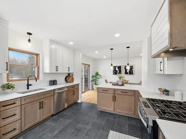 1010 Oakridge Rd, Hopkins, MN 55305