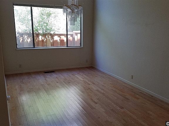 3rd image of 30 Stanton Ct