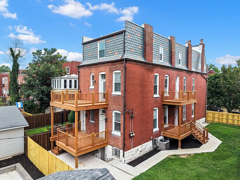 2722 Armand Pl #2F — Photo 3